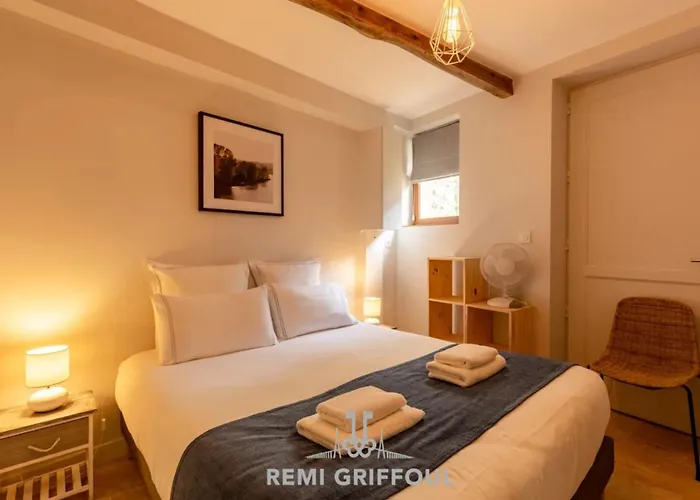 Дом отдыха La Maison Du Jardin Center 5 Guests